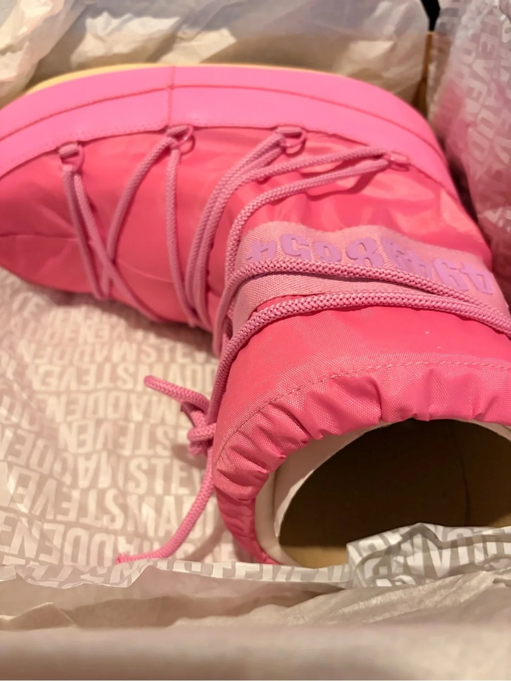 Steve Madden Pink Mav Moon Boots NIB size 9/10